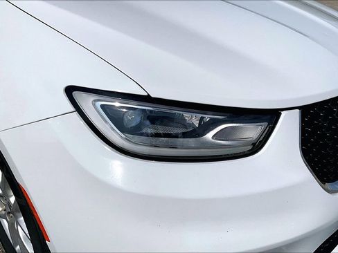Used 2023 Chrysler Pacifica Touring-L FWD image 29