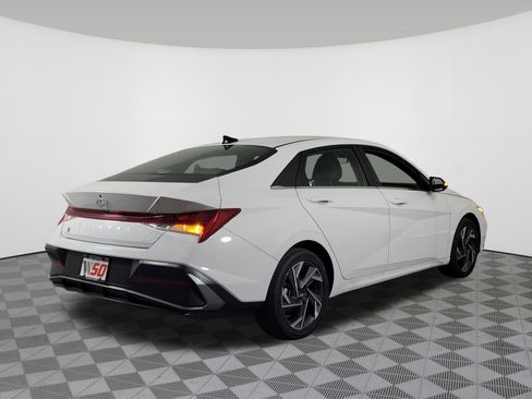 New 2025 Hyundai Elantra Limited image 3