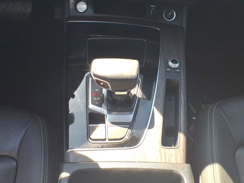 Used 2021 Audi Q5 Premium image 15