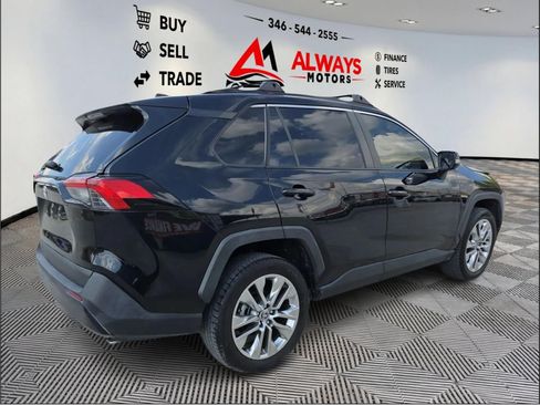 Used 2021 Toyota RAV4 XLE Premium FWD image 30