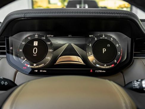 Used 2025 Land Rover Range Rover SE AWD/4WD image 17