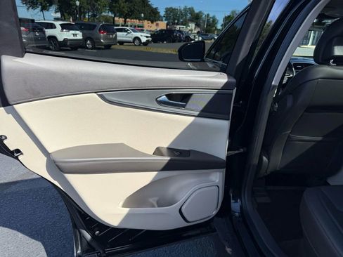 Used 2019 Lincoln Nautilus Select image 35