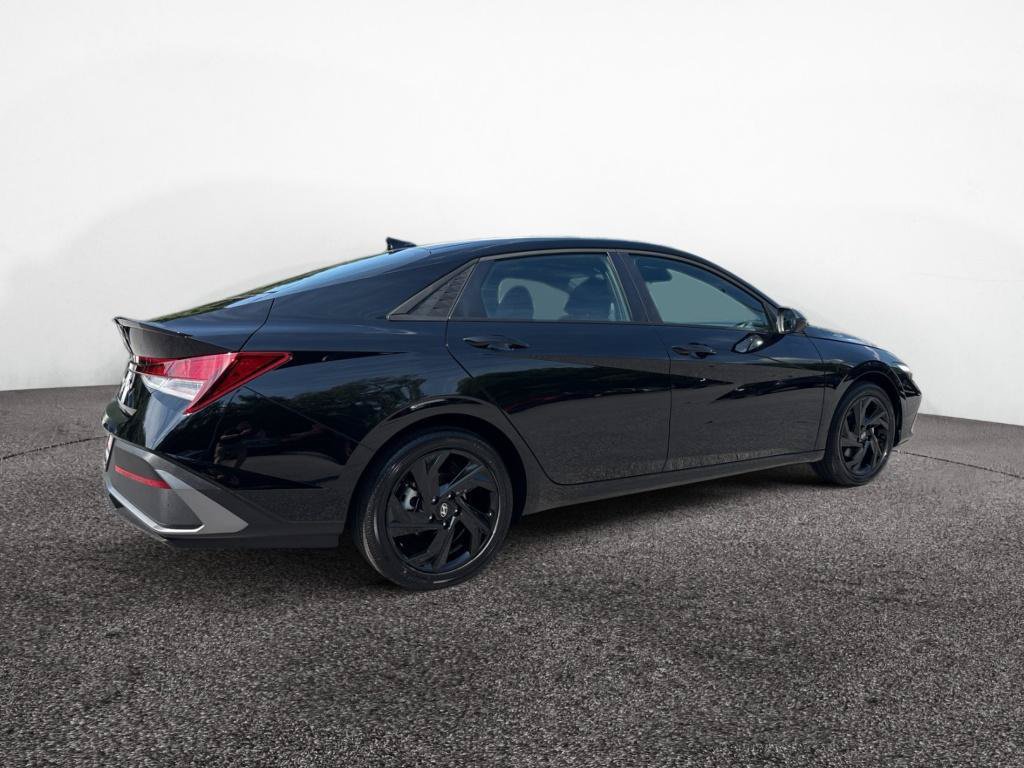 New 2026 Hyundai Elantra SEL Sport FWD image 3