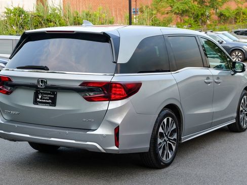 Used 2025 Honda Odyssey Elite image 7
