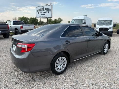 Used 2014 Toyota Camry LE FWD image 11
