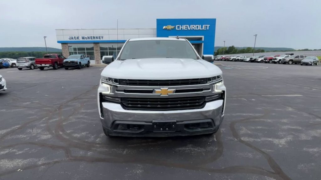 Used 2022 Chevrolet Silverado 1500 LT AWD/4WD image 3