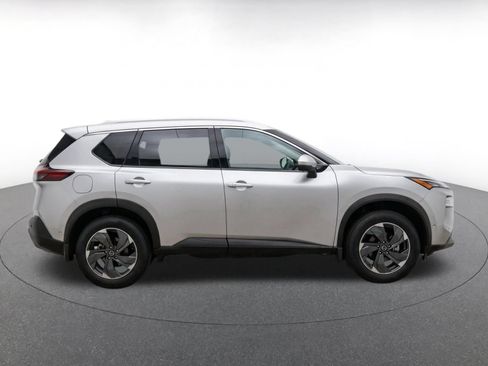 Used 2025 Nissan Rogue SV FWD image 9