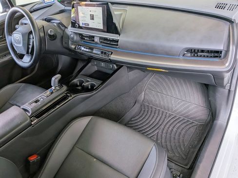 Used 2023 Toyota Prius XLE FWD image 19