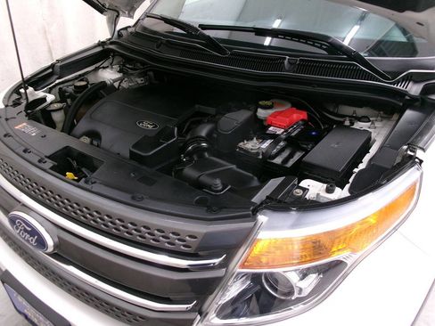 Used 2015 Ford Explorer XLT w/ Equipment Group 202B AWD/4WD image 37