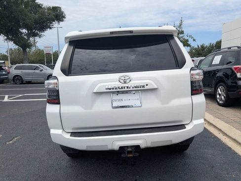 Used 2019 Toyota 4Runner SR5 AWD/4WD image 5