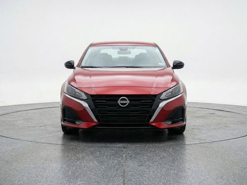 Used 2025 Nissan Altima 2.5 SV image 2
