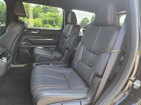 Used 2025 Nissan Armada SL w/ Captain's Chari Seat Package AWD/4WD image 27