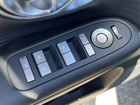 New 2026 Hyundai Ioniq 9 SEL image 18