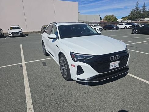 Used 2024 Audi Q8 e-tron Premium Plus AWD/4WD image 3