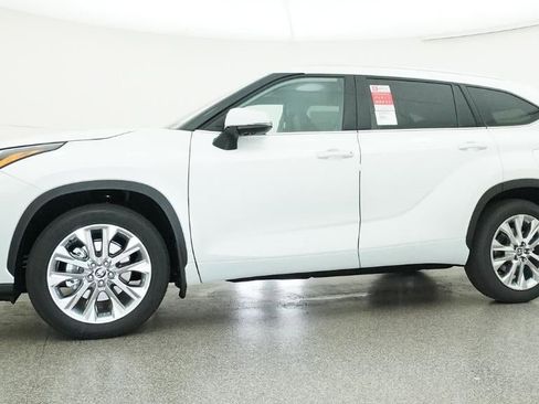 New 2026 Toyota Highlander Limited AWD/4WD image 18