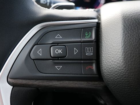 New 2025 Jeep Grand Cherokee Limited w/ Black Appearance Package image 19