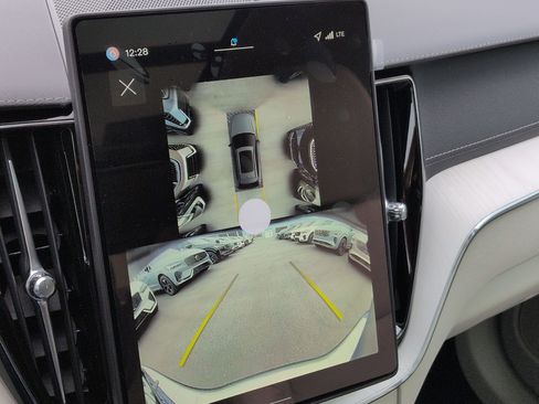 New 2026 Volvo XC60 B5 Ultra w/ Climate Package image 12