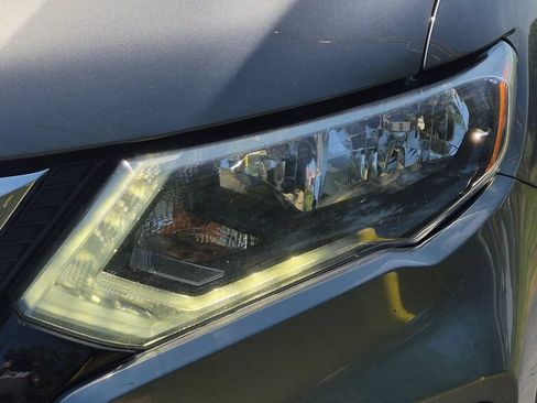 Used 2019 Nissan Rogue S AWD/4WD image 9