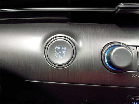 Certified 2024 Hyundai Kona SEL image 18