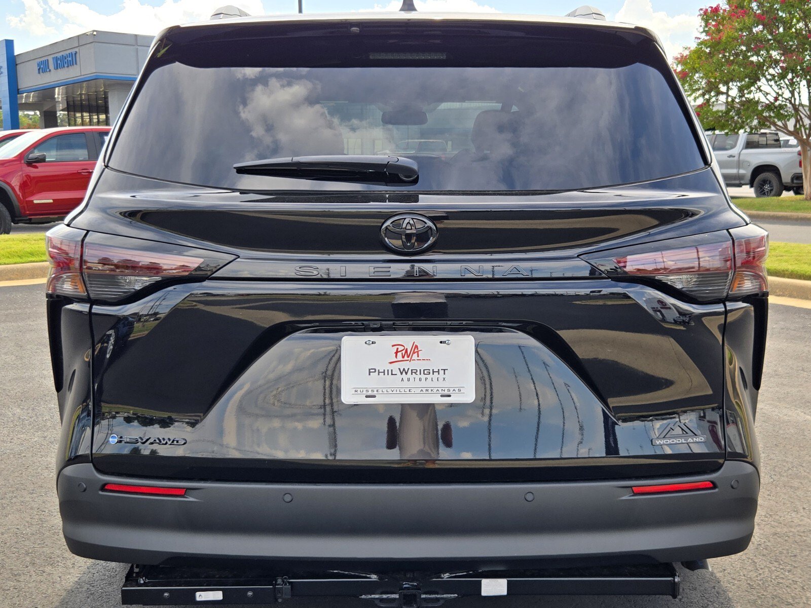 New 2026 Toyota Sienna XLE Woodland Edition AWD/4WD image 4