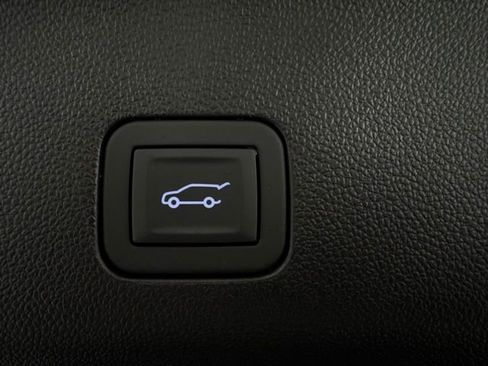 Used 2026 GMC Yukon AT4 image 8