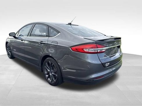 Used 2018 Ford Fusion SE w/ Equipment Group 601A FWD image 5