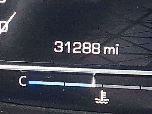 Used 2023 GMC Yukon SLT image 10