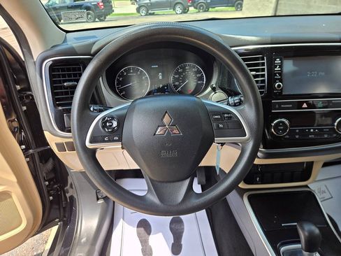 Used 2019 Mitsubishi Outlander SE AWD/4WD image 9