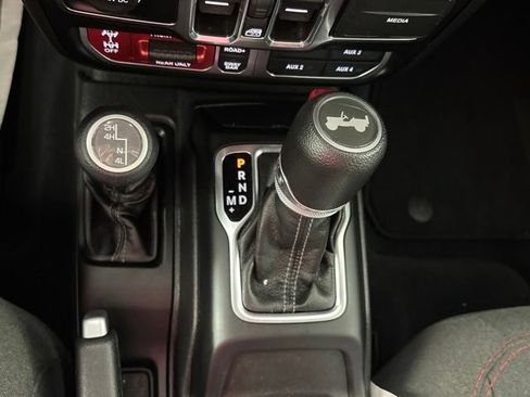 Used 2024 Jeep Wrangler Unlimited Rubicon w/ Technology Group AWD/4WD image 40