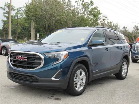 Used 2020 GMC Terrain SLE w/ Driver Convenience Package image 3