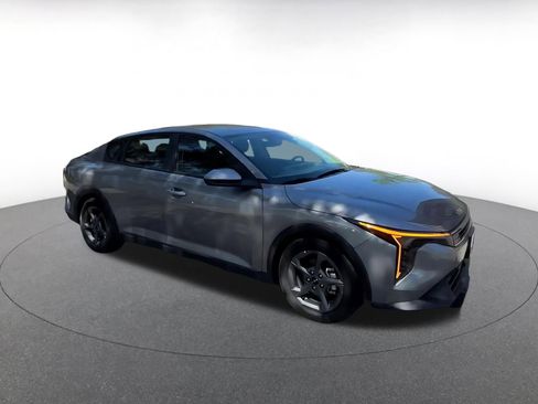 Used 2025 Kia K4 FWD image 2