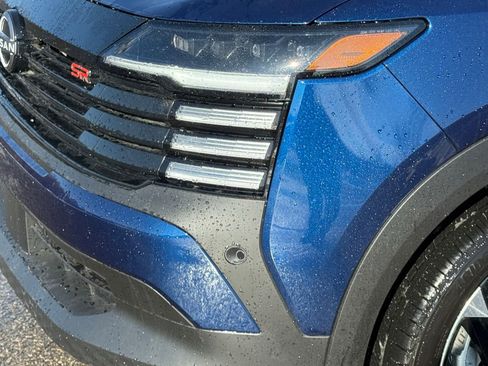 New 2026 Nissan Kicks SR image 9