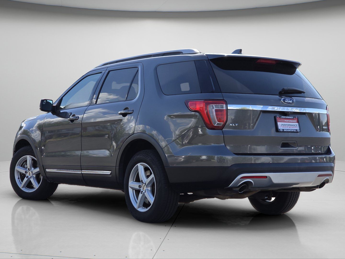 Used 2016 Ford Explorer XLT AWD/4WD image 18