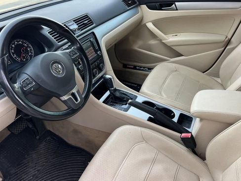 Used 2013 Volkswagen Passat 2.5 SE image 12