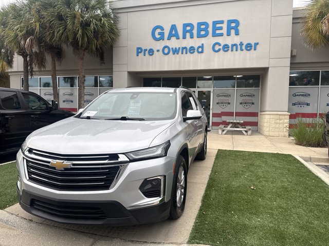 Used 2022 Chevrolet Traverse LT FWD image 2