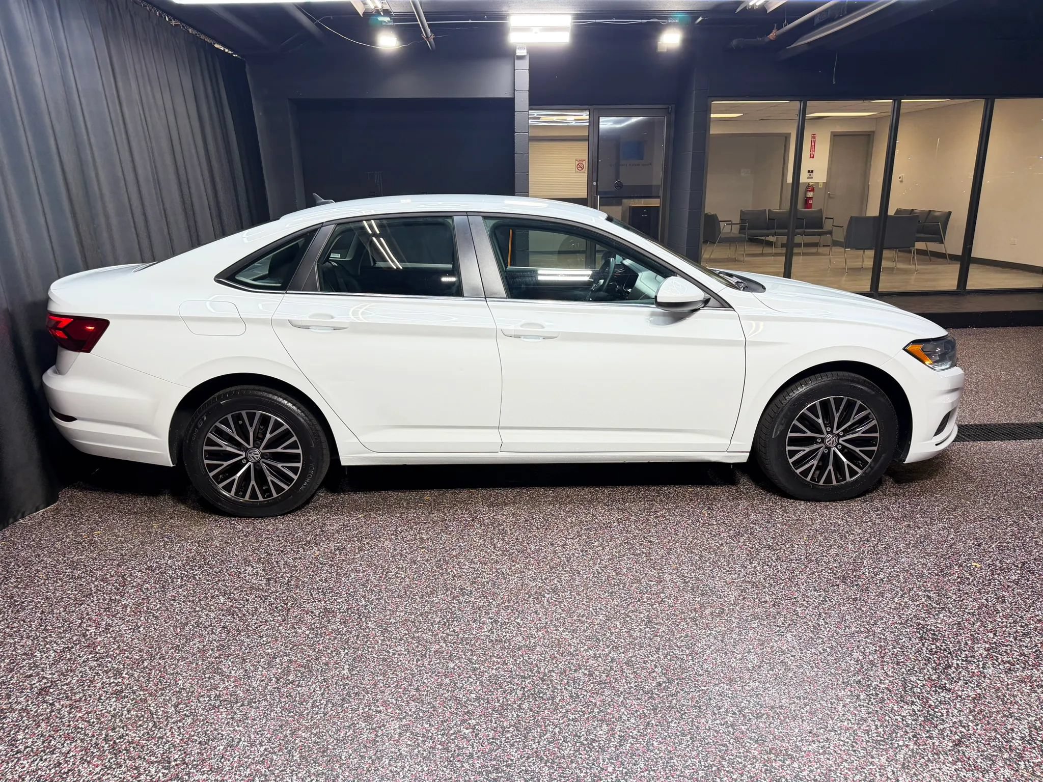 Used 2021 Volkswagen Jetta SE FWD image 9