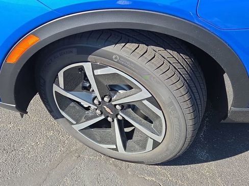 New 2026 Chevrolet Equinox EV LT image 32