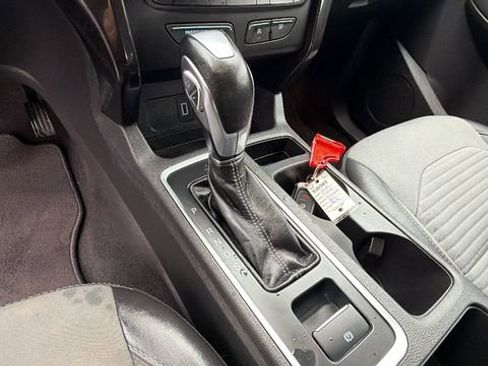 Used 2019 Ford Escape SE image 24