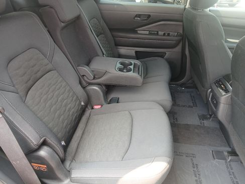 Used 2025 Nissan Pathfinder SV FWD image 20