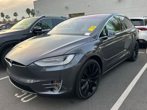 Used 2020 Tesla Model X Long Range image 2