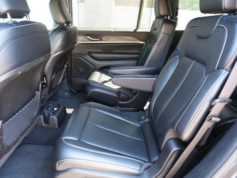 Used 2024 Jeep Grand Cherokee L Limited w/ Luxury Tech Group II AWD/4WD image 19