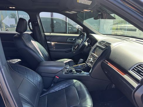 Used 2018 Ford Explorer Platinum AWD/4WD image 10
