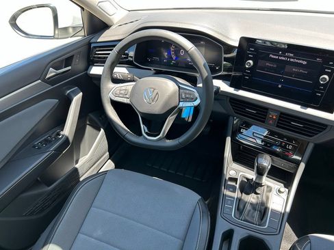New 2026 Volkswagen Jetta SE FWD image 9