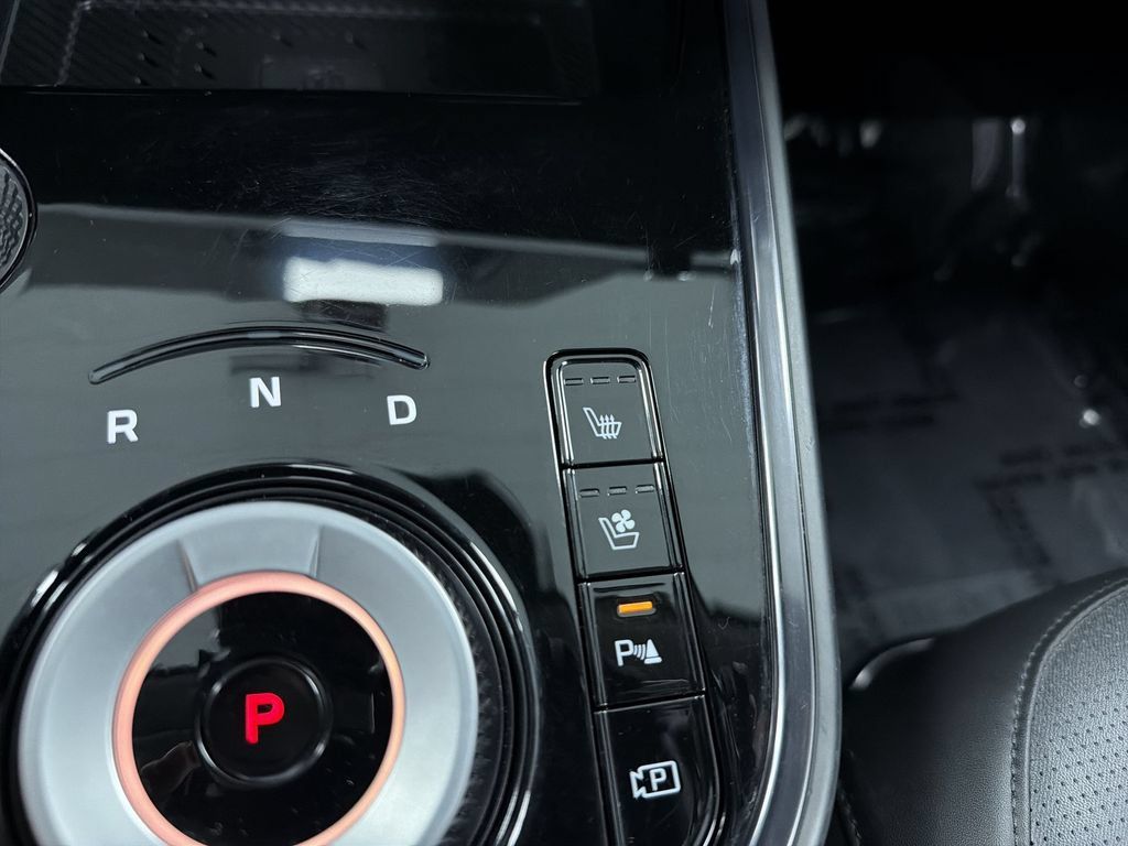 Used 2024 Kia Niro SX Touring FWD image 25