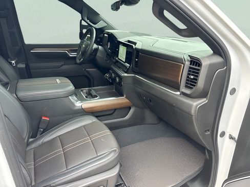 Used 2025 Chevrolet Silverado 2500 High Country w/ High Country Premium Package AWD/4WD image 37
