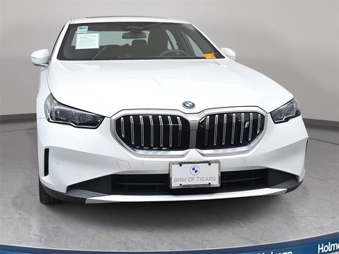 Used 2025 BMW i5 xDrive40 w/ Premium Package image 3