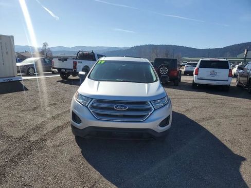 Used 2017 Ford Edge SE image 3