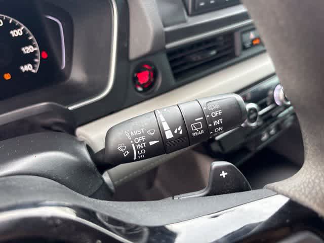 Used 2023 Honda Pilot LX image 17