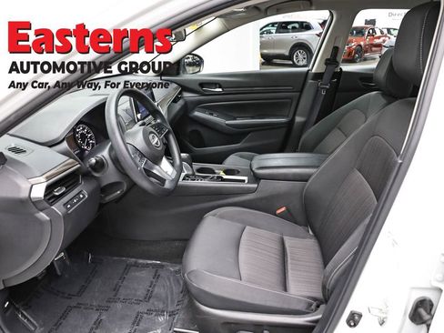 Used 2025 Nissan Altima 2.5 SV FWD image 14