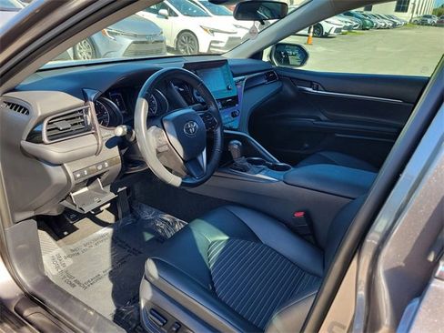 Used 2023 Toyota Camry SE image 9